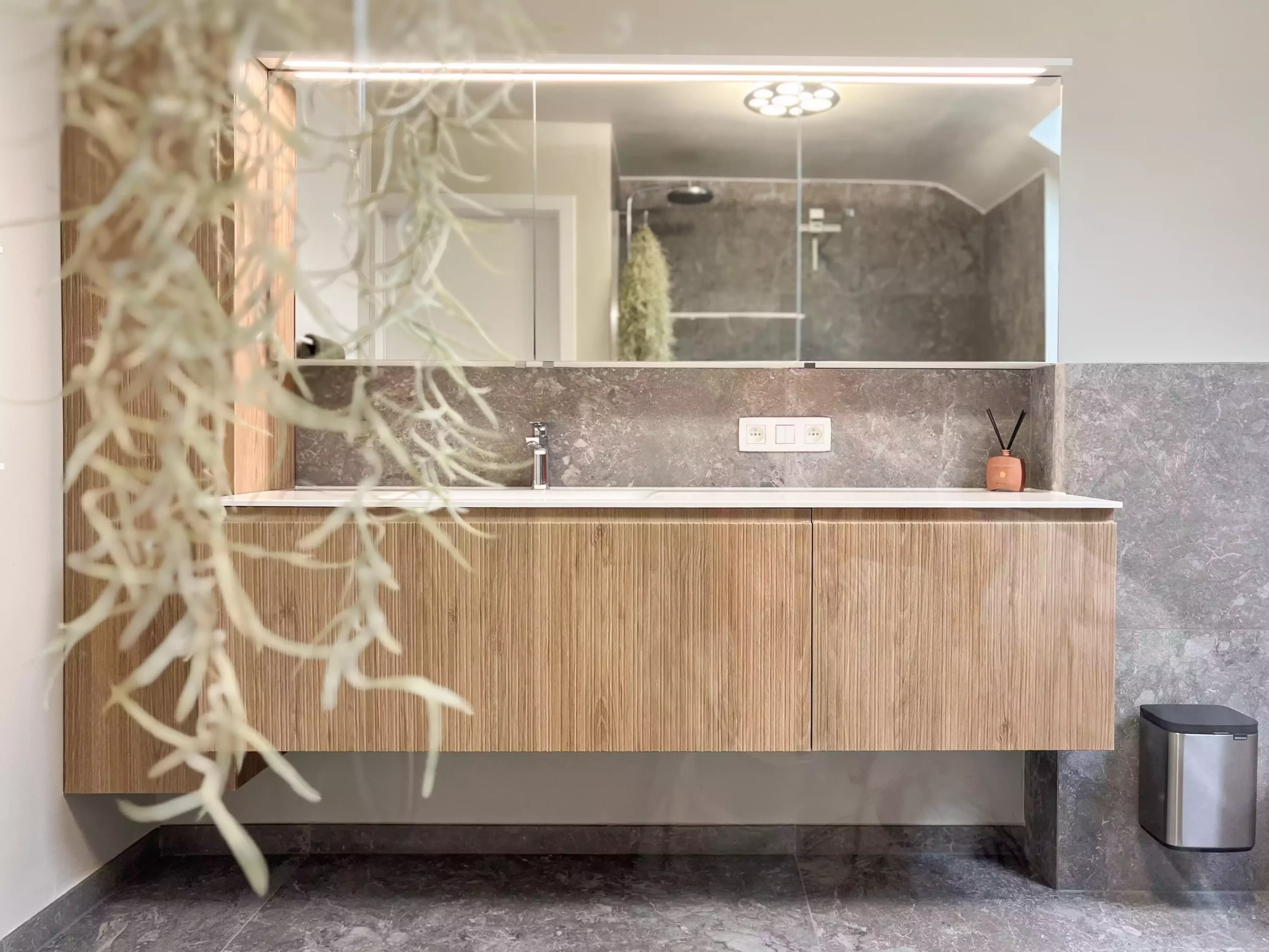 Badkamerrenovatie in Harelbeke – warm, natuurlijk en karaktervol